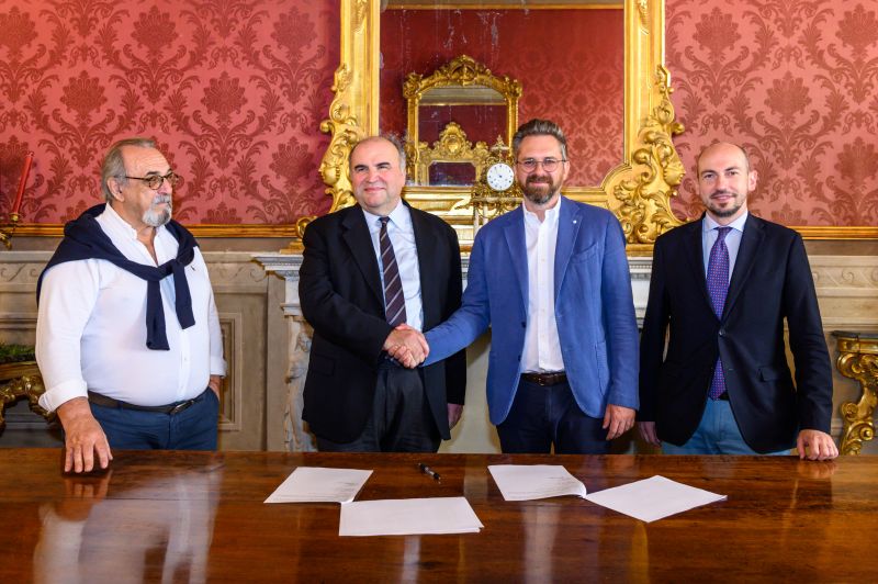 Il sindaco di Bologna Lepore ha firmato il protocollo d’intesa con Confabitare per la rimozione dei graffiti